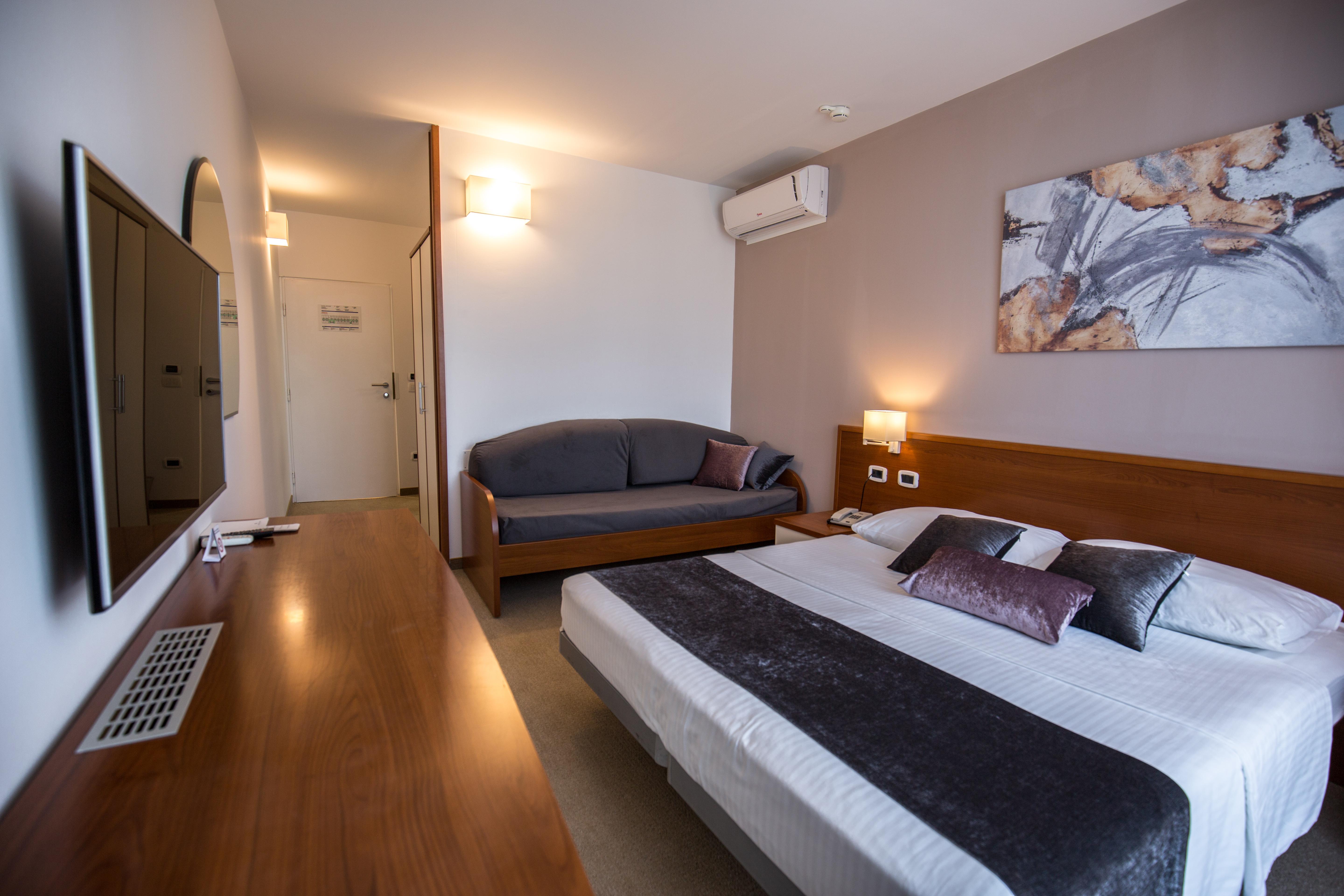 Arena Hotel Holiday Μεντουλίν Εξωτερικό φωτογραφία