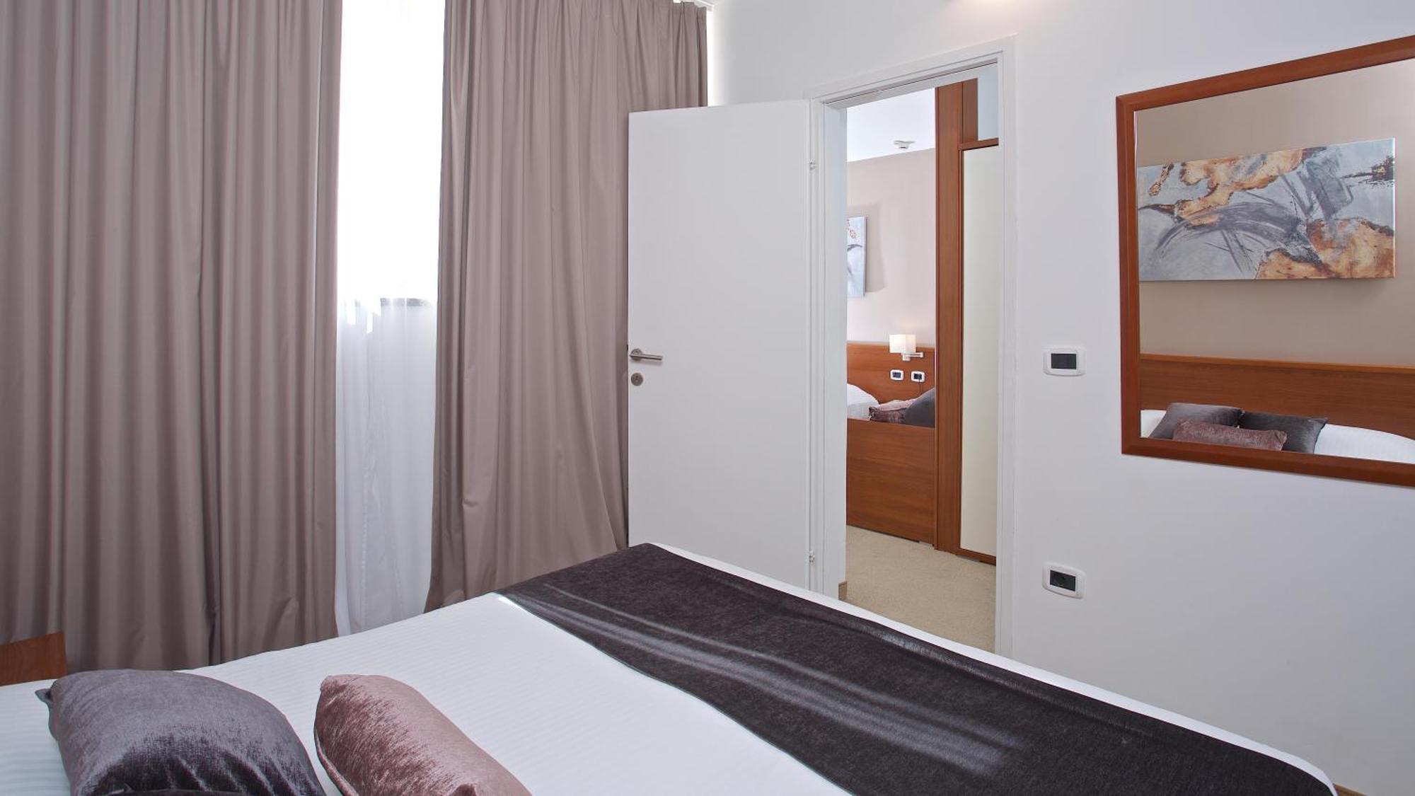 Arena Hotel Holiday Μεντουλίν Εξωτερικό φωτογραφία