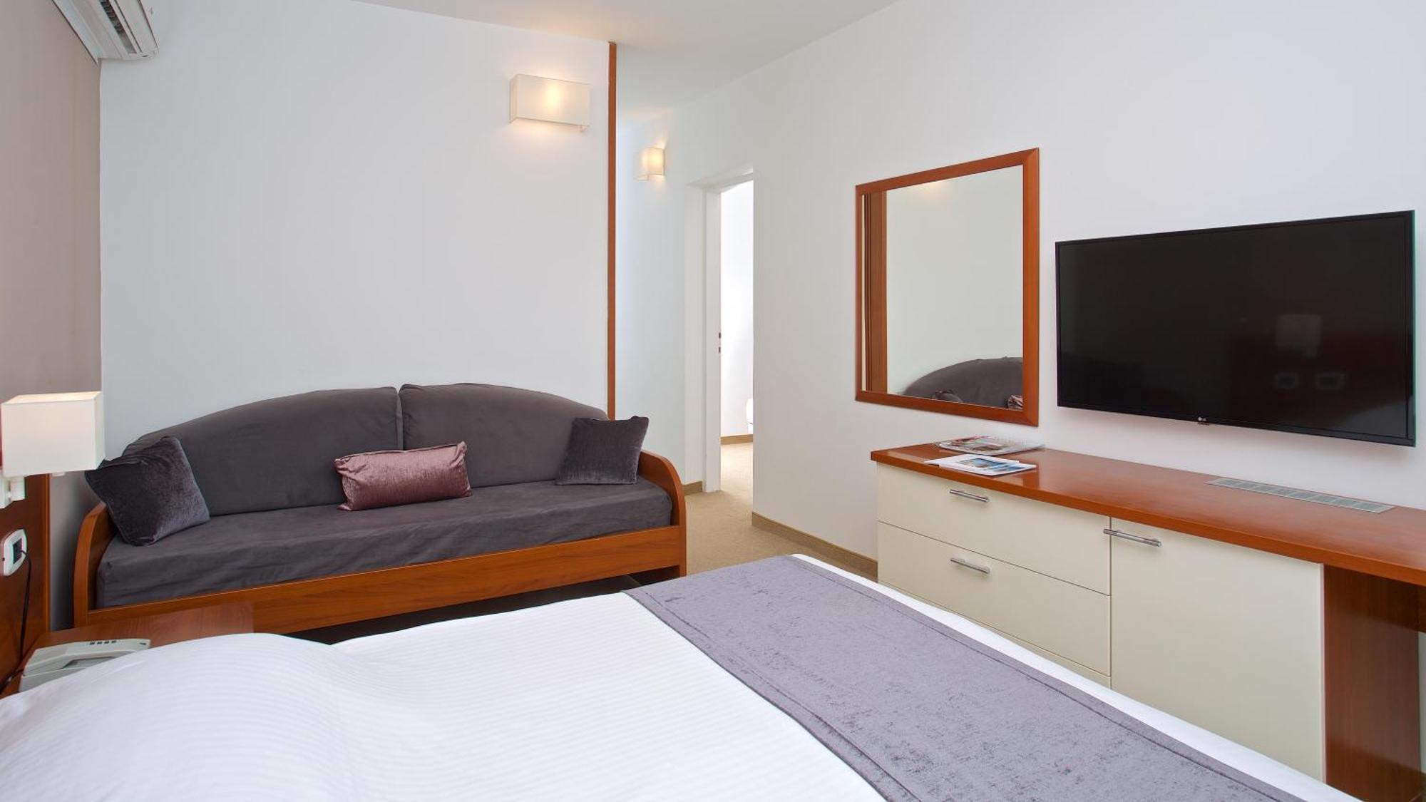 Arena Hotel Holiday Μεντουλίν Εξωτερικό φωτογραφία