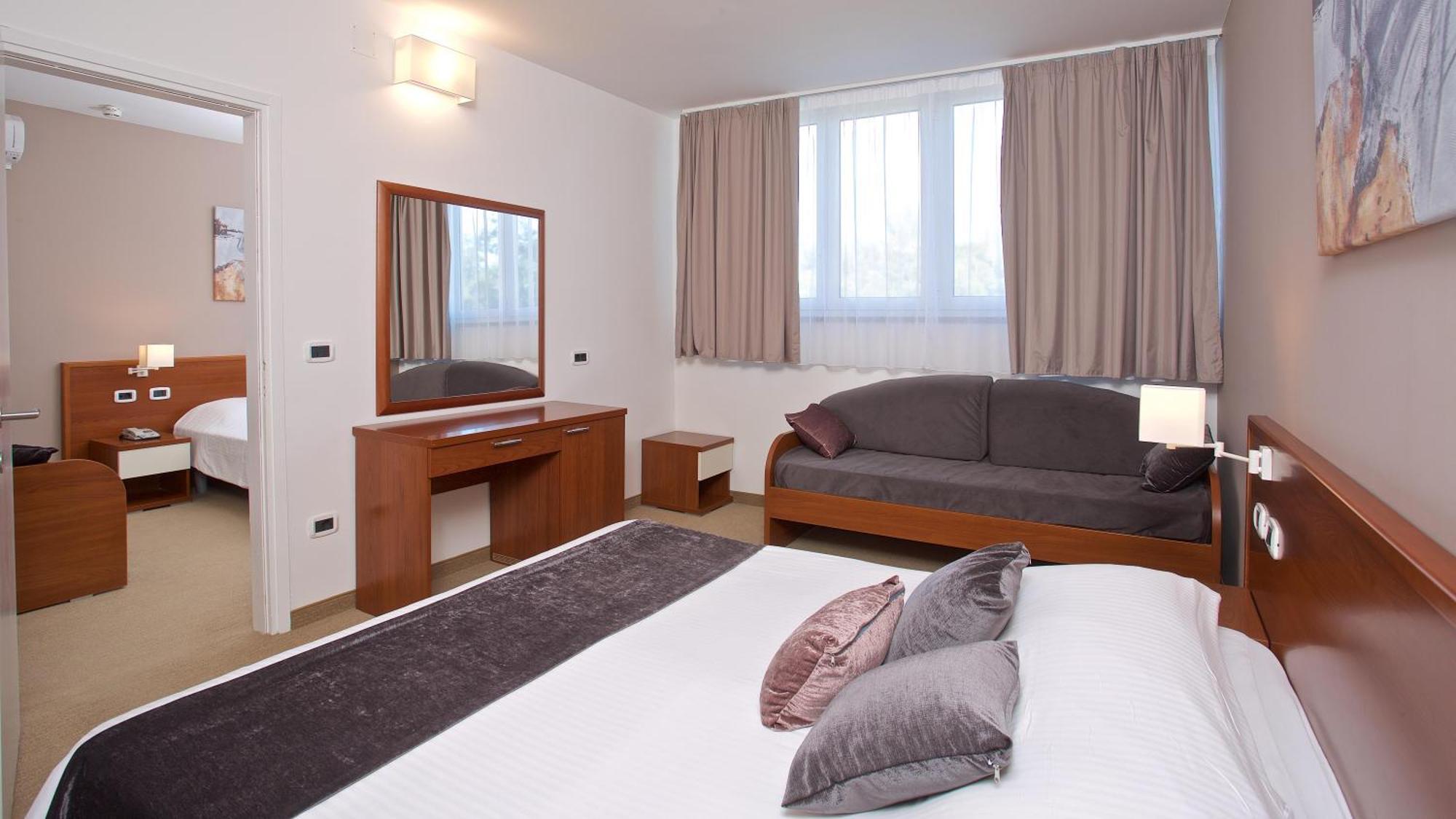 Arena Hotel Holiday Μεντουλίν Εξωτερικό φωτογραφία