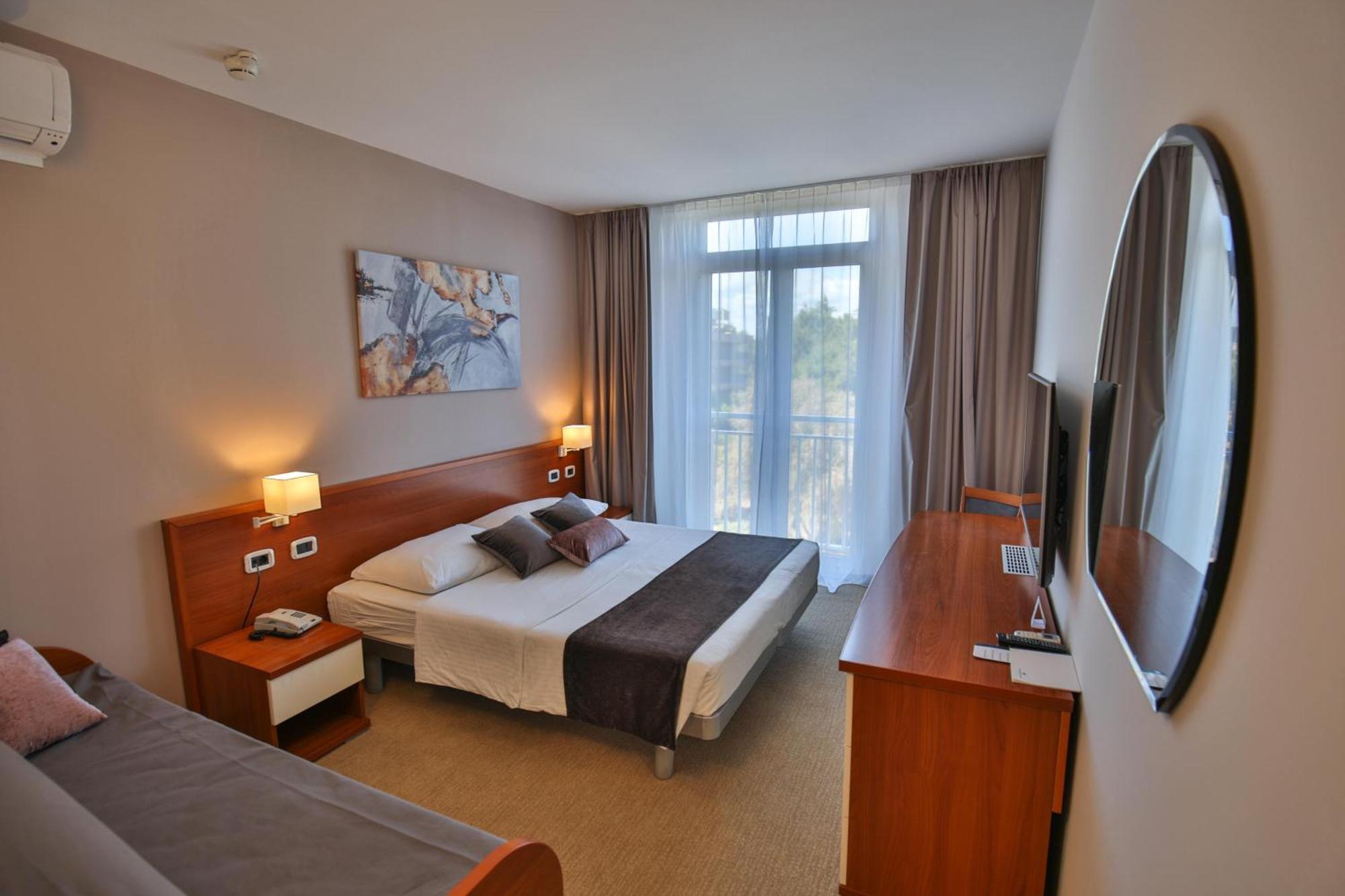 Arena Hotel Holiday Μεντουλίν Εξωτερικό φωτογραφία