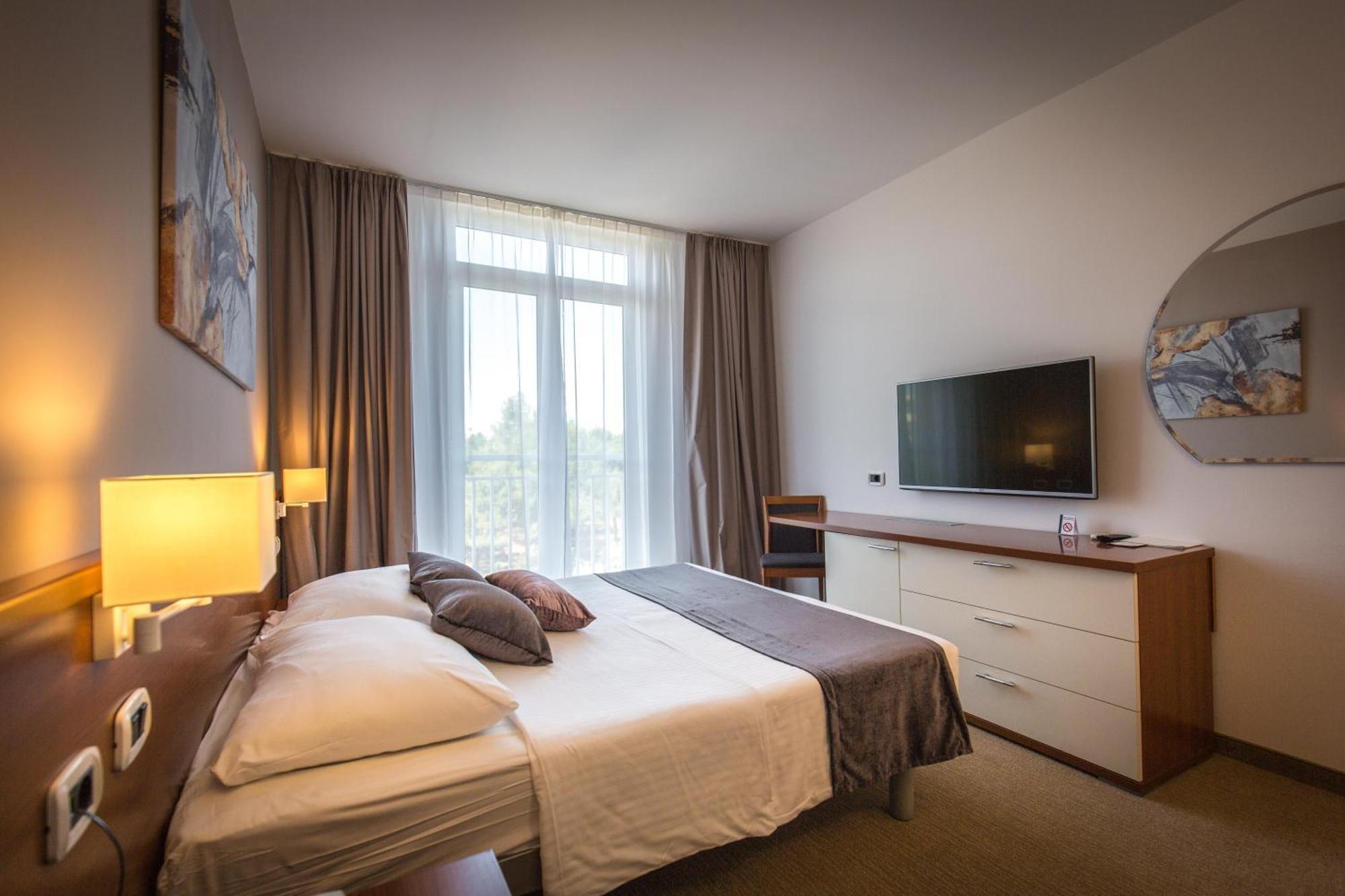 Arena Hotel Holiday Μεντουλίν Εξωτερικό φωτογραφία