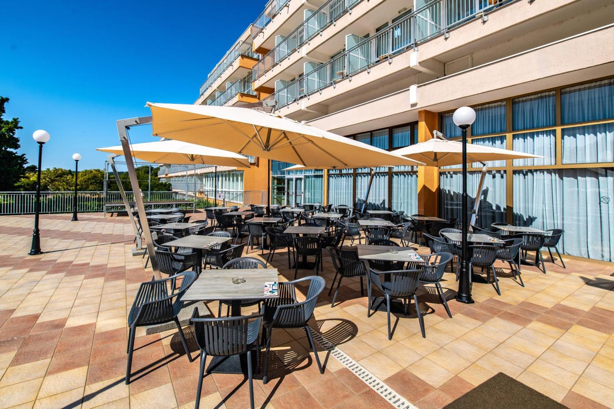 Arena Hotel Holiday Μεντουλίν Εξωτερικό φωτογραφία