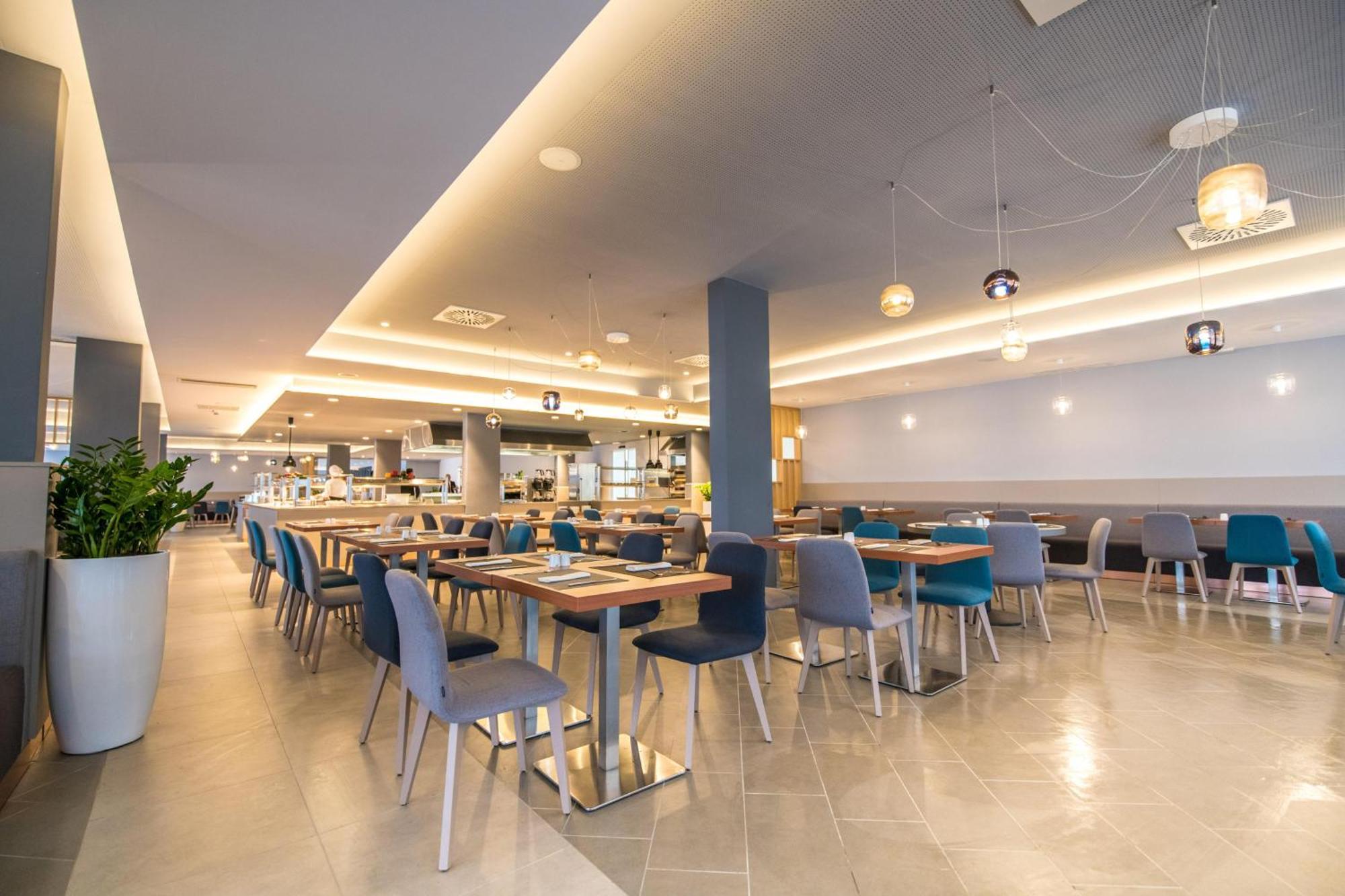 Arena Hotel Holiday Μεντουλίν Εξωτερικό φωτογραφία