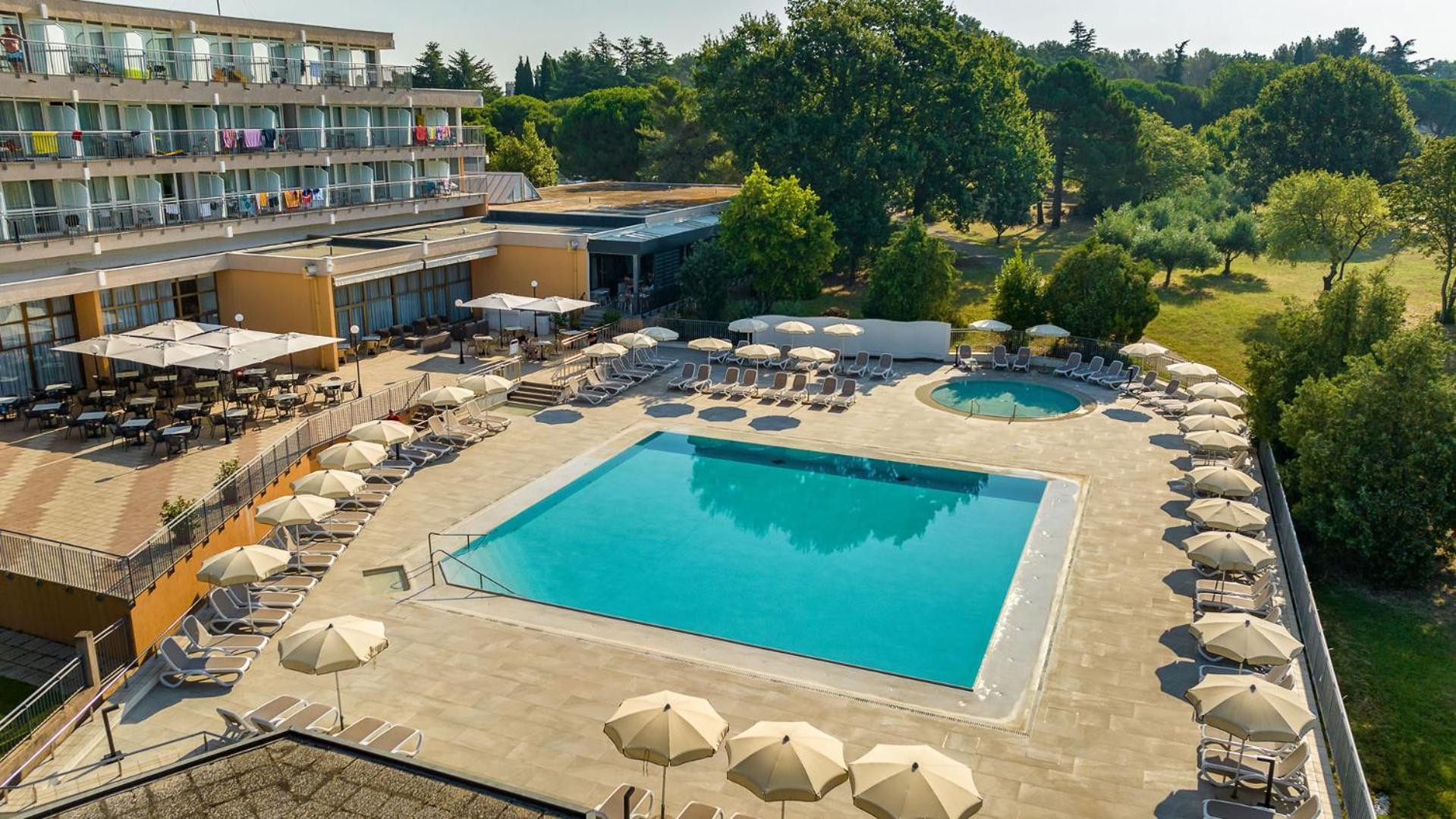 Arena Hotel Holiday Μεντουλίν Εξωτερικό φωτογραφία